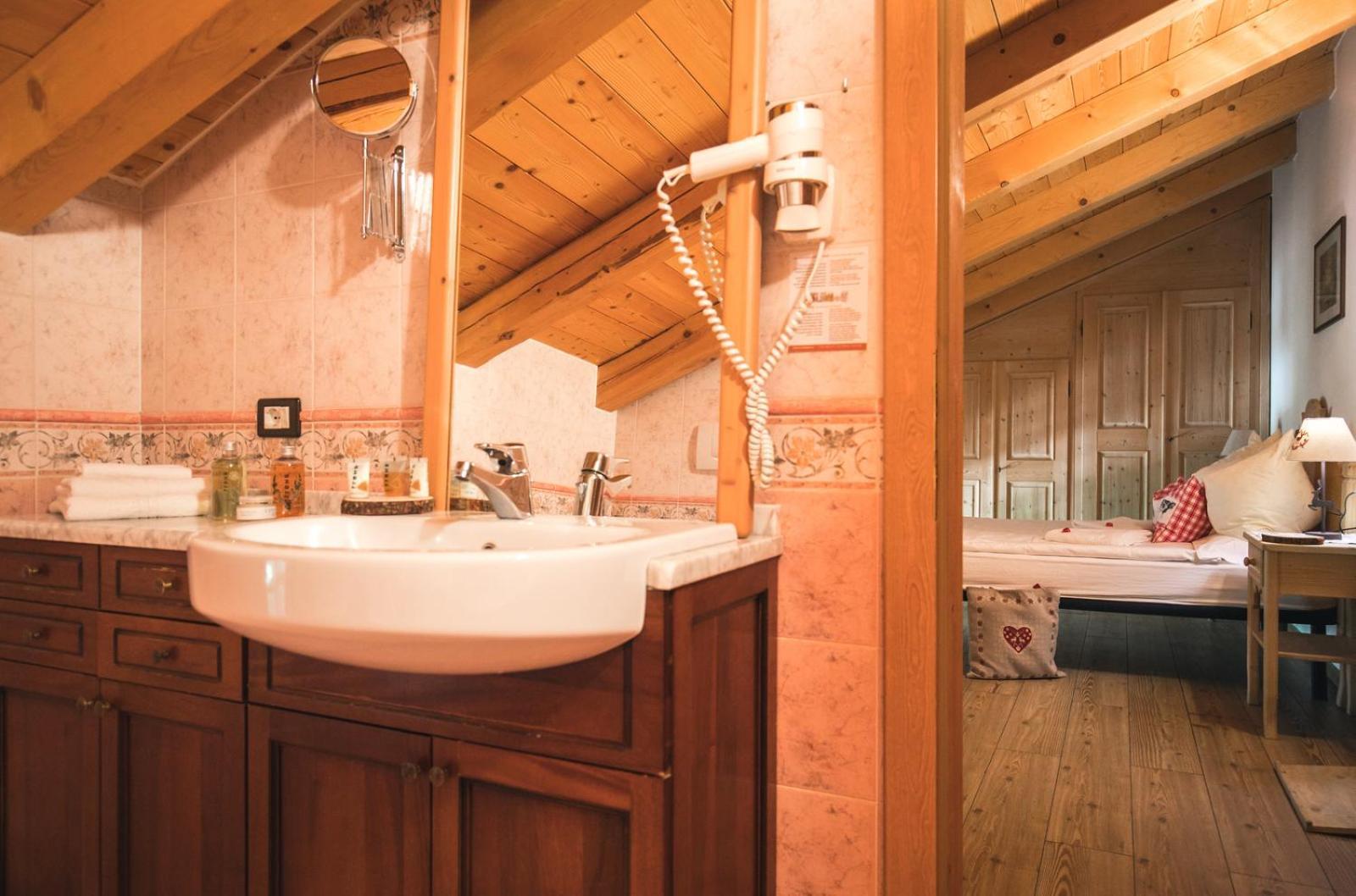 Chalet Alpenrose Bio Wellness Naturhotel Cogolo Dış mekan fotoğraf